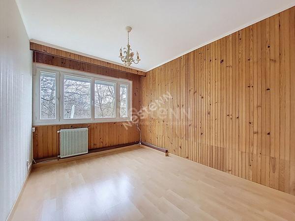 Nantes Collines du Cens : En VENTE, Proche chronobus, appartement 5 pièces, lumineux avec de beaux volumes, environnement calme et verdoyant.