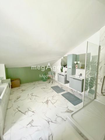 Maison à VILLERS-BRETONNEUX, 80800 - 8 pièces 226m²