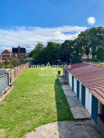 Maison à VILLERS-BRETONNEUX, 80800 - 8 pièces 226m²