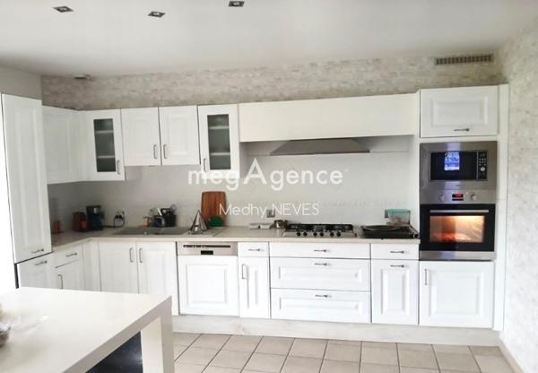 Maison à VILLERS-BRETONNEUX, 80800 - 8 pièces 226m²