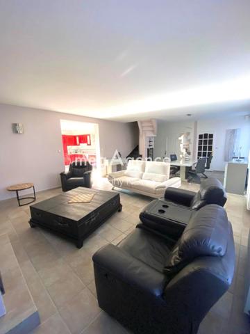 Maison à VILLERS-BRETONNEUX, 80800 - 8 pièces 226m²