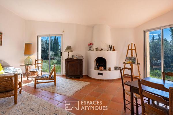 Architecture sculpturale, oliveraie, piscine et tennis