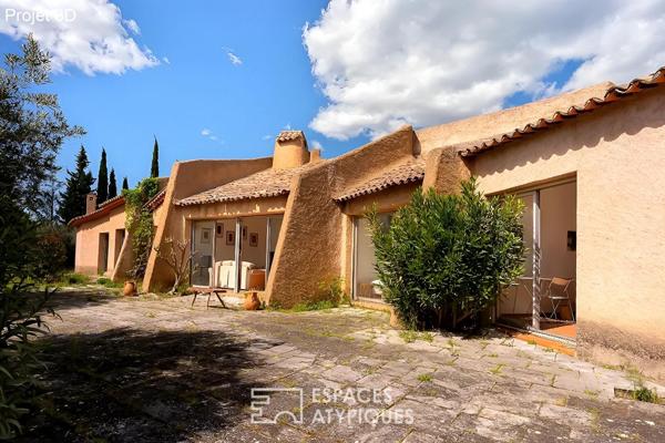 Architecture sculpturale, oliveraie, piscine et tennis