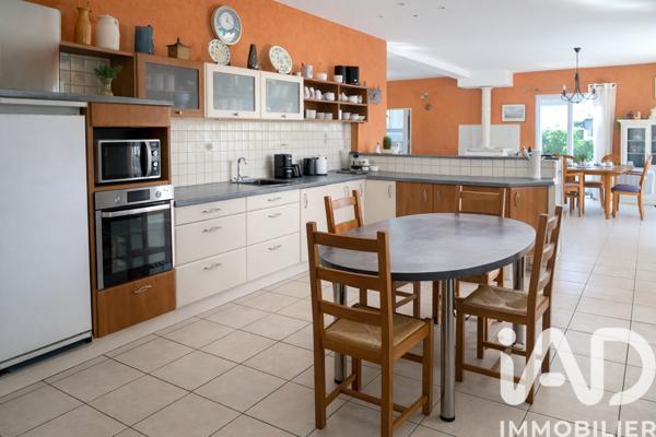 Maison à vendre 7 pièces 210 m² Saint-Denis-en-Val