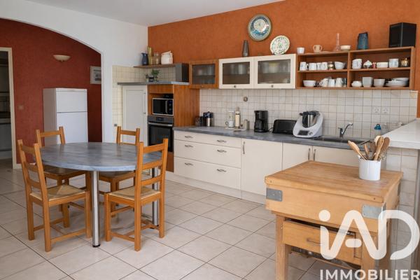 Maison à vendre 7 pièces 210 m² Saint-Denis-en-Val