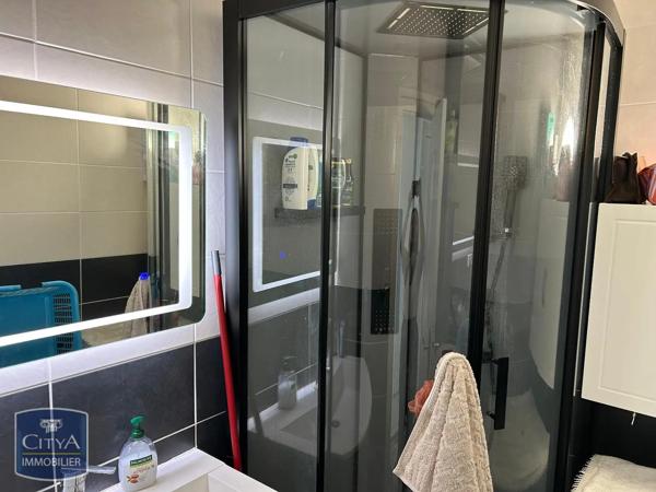 Appartement à louer 3 pièces 69.99m² Oyonnax (01100)