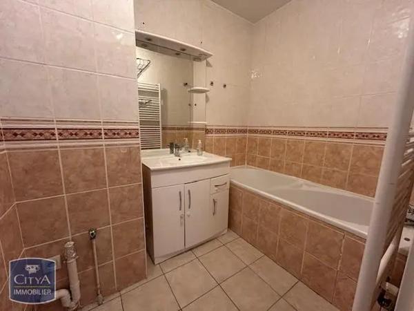 Appartement à louer 4 pièces 88.44m² Salon-de-Provence (13300)