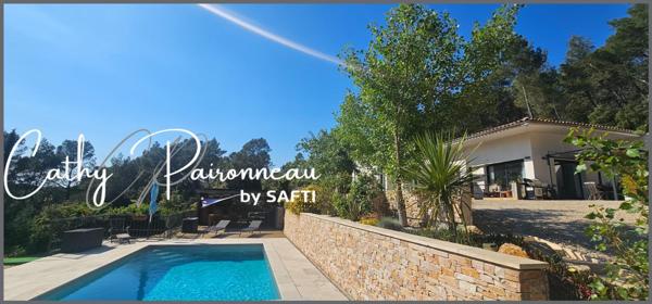 Élégance contemporaine de plain-pied et vue dominante dans un cadre verdoyant et préservé