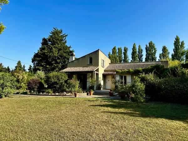Villa de 133m2 sur 4421 m2 de terrain clos avec piscine  Jonquières (84150)