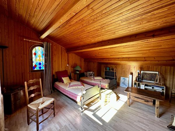 Villa de 133m2 sur 4421 m2 de terrain clos avec piscine  Jonquières (84150)