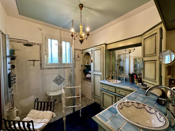 Villa de 133m2 sur 4421 m2 de terrain clos avec piscine  Jonquières (84150)