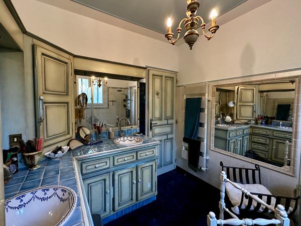 Villa de 133m2 sur 4421 m2 de terrain clos avec piscine  Jonquières (84150)