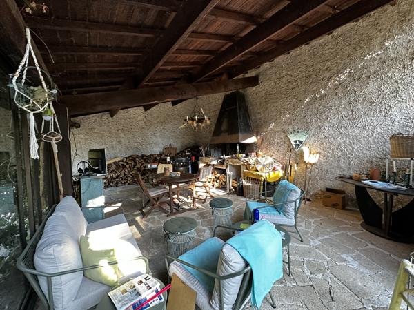 Villa de 133m2 sur 4421 m2 de terrain clos avec piscine  Jonquières (84150)