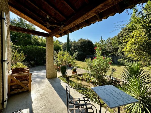 Villa de 133m2 sur 4421 m2 de terrain clos avec piscine  Jonquières (84150)