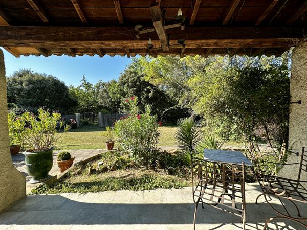 Villa de 133m2 sur 4421 m2 de terrain clos avec piscine  Jonquières (84150)