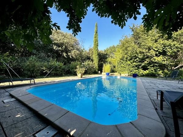 Villa de 133m2 sur 4421 m2 de terrain clos avec piscine  Jonquières (84150)