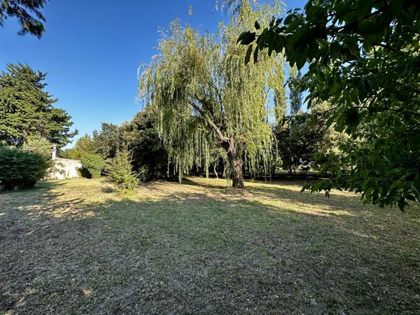 Villa de 133m2 sur 4421 m2 de terrain clos avec piscine  Jonquières (84150)