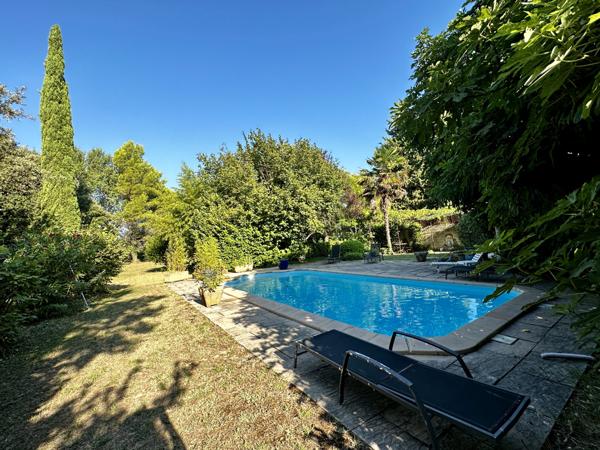 Villa de 133m2 sur 4421 m2 de terrain clos avec piscine  Jonquières (84150)