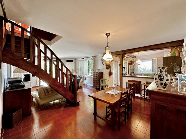 Villa de 133m2 sur 4421 m2 de terrain clos avec piscine  Jonquières (84150)