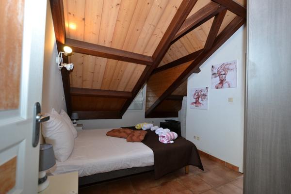 Gosier (97190) Superbe T3 duplex meublé de 82m2 à Bas du Fort