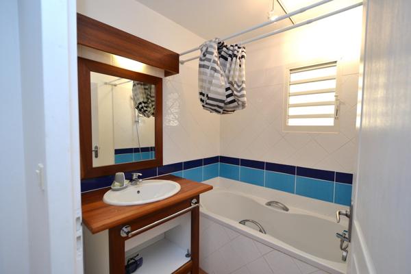 Gosier (97190) Superbe T3 duplex meublé de 82m2 à Bas du Fort