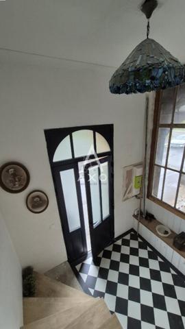 Emplacement idéal  Dans une belle bâtisse en pierre, au cur de Morgat