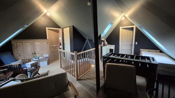 Emplacement idéal  Dans une belle bâtisse en pierre, au cur de Morgat