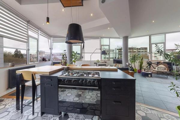 Vente                                                      Appartement
                        
                     4 pièces                      124 m2                     à Besançon