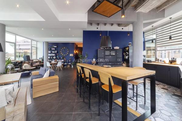 Vente                                                      Appartement
                        
                     4 pièces                      124 m2                     à Besançon