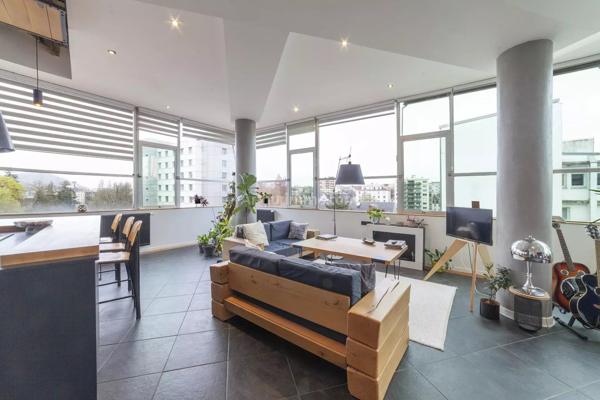 Vente                                                      Appartement
                        
                     4 pièces                      124 m2                     à Besançon