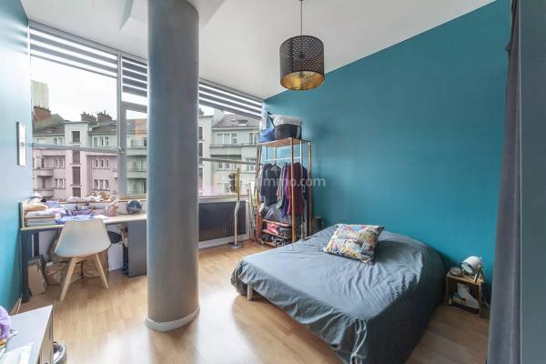 Vente                                                      Appartement
                        
                     4 pièces                      124 m2                     à Besançon