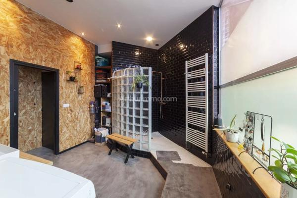 Vente                                                      Appartement
                        
                     4 pièces                      124 m2                     à Besançon