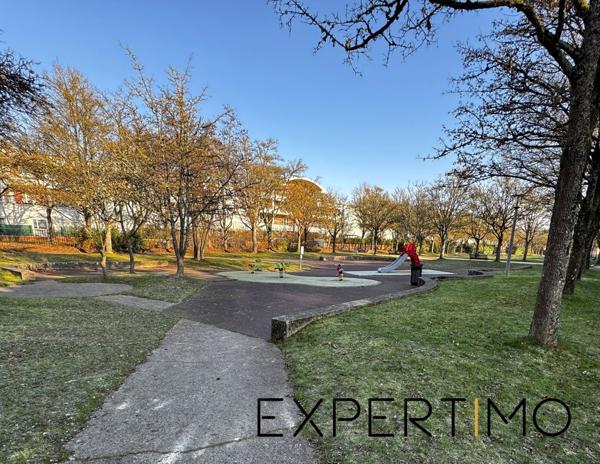 Montigny-le-Bretonneux (78180) MAISON - LE MANET - CENTRE COMMERCIAL DU MANET