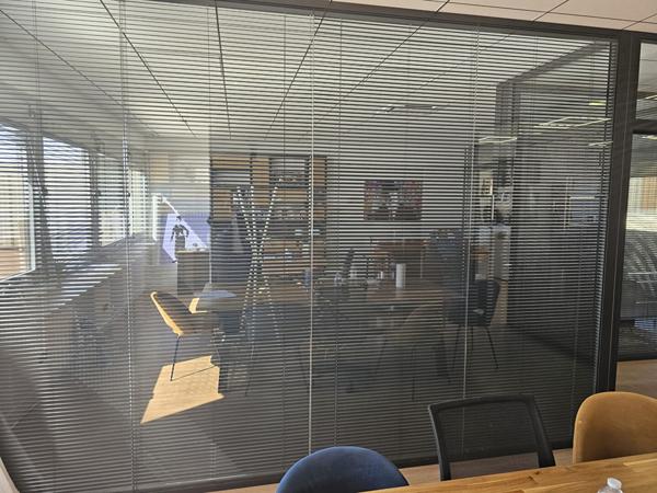 A louer - Local d'activité avec bureaux à Vaulx-en-Velin, rue Francine Fromont