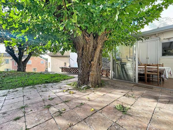 À vendre – Maison de village avec jardin à Tourrettes
