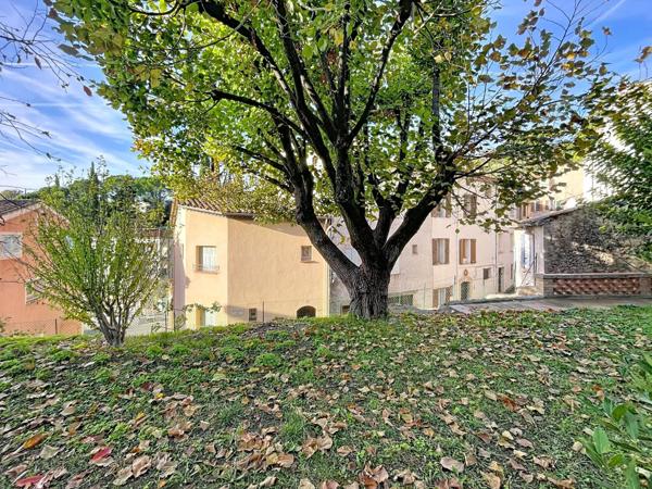 À vendre – Maison de village avec jardin à Tourrettes