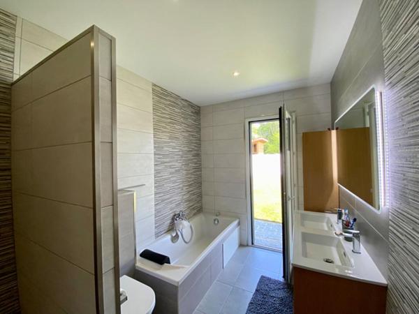 À découvrir à Cestas (33610) : Élégante maison au coeur des pins 6 PIÈCES 180M² TERRAIN DE 4000m²