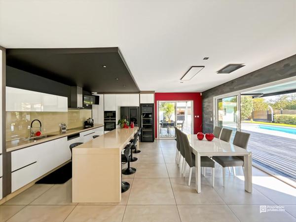 À découvrir à Cestas (33610) : Élégante maison au coeur des pins 6 PIÈCES 180M² TERRAIN DE 4000m²