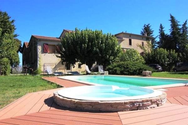 Saint-Hippolyte-du-Fort (30170) Mas du 19ieme avec 3 gites et partie privative 180m² sur 3843 m² de terrain avec piscine