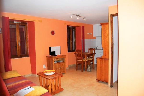 Saint-Hippolyte-du-Fort (30170) Mas du 19ieme avec 3 gites et partie privative 180m² sur 3843 m² de terrain avec piscine