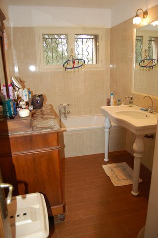 Saint-Hippolyte-du-Fort (30170) Mas du 19ieme avec 3 gites et partie privative 180m² sur 3843 m² de terrain avec piscine