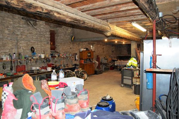 Saint-Hippolyte-du-Fort (30170) Mas du 19ieme avec 3 gites et partie privative 180m² sur 3843 m² de terrain avec piscine