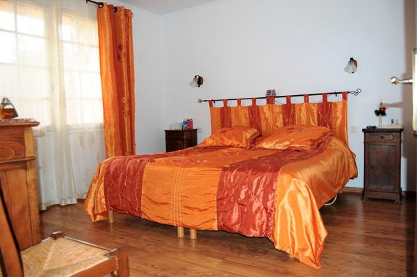 Saint-Hippolyte-du-Fort (30170) Mas du 19ieme avec 3 gites et partie privative 180m² sur 3843 m² de terrain avec piscine