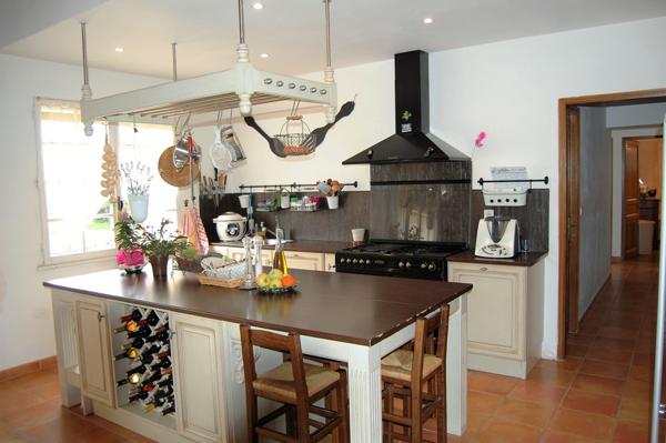 Saint-Hippolyte-du-Fort (30170) Mas du 19ieme avec 3 gites et partie privative 180m² sur 3843 m² de terrain avec piscine