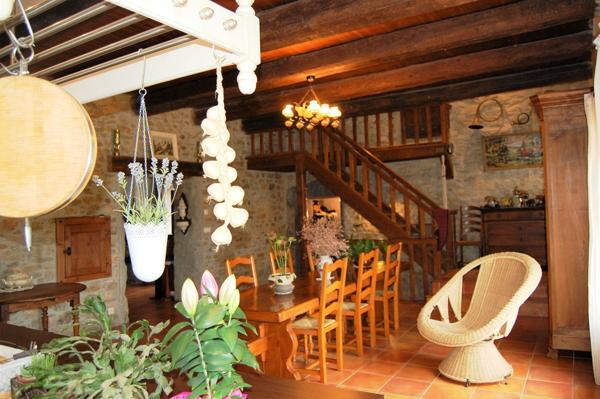 Saint-Hippolyte-du-Fort (30170) Mas du 19ieme avec 3 gites et partie privative 180m² sur 3843 m² de terrain avec piscine