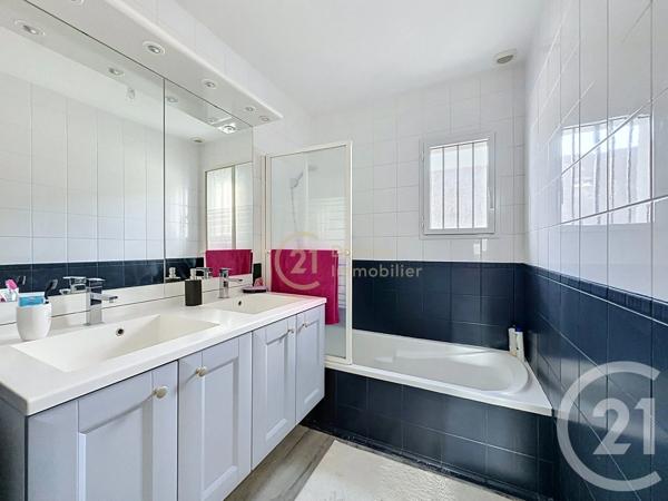 Maison à vendre  7 pièces - 130,74 m 2   CHANTEPIE  - 35