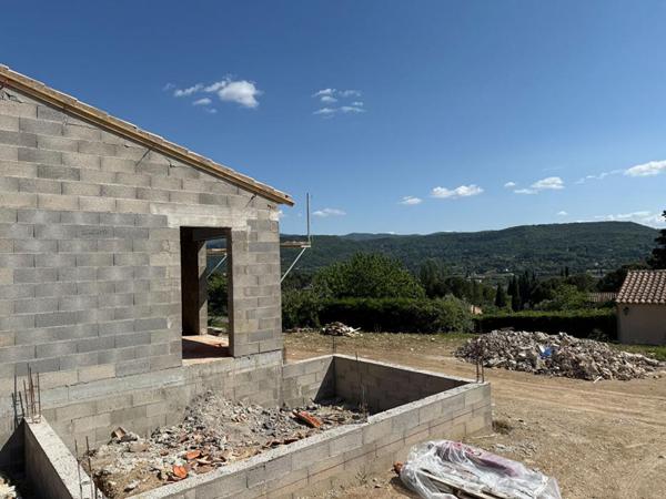 PRIX AJUSTÉ - Maison APT de 95m2 hab sur un terrain de 650m2 avec vue dégagée