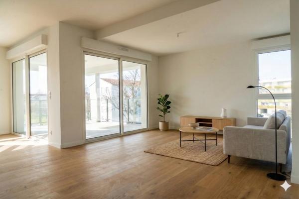 Appartement T4 - Triple exposition - Terrasse - Parking - Livré