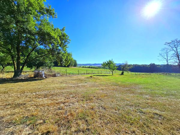 Lédat (47300) MAGNIFIQUE GRANDE FERME 31 HECTARES VUE DOMINANTE ET LAC - NOMBREUSES DÉPENDANCES REDESTINABLES