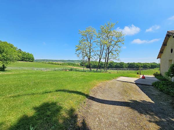 Lédat (47300) MAGNIFIQUE GRANDE FERME 31 HECTARES VUE DOMINANTE ET LAC - NOMBREUSES DÉPENDANCES REDESTINABLES